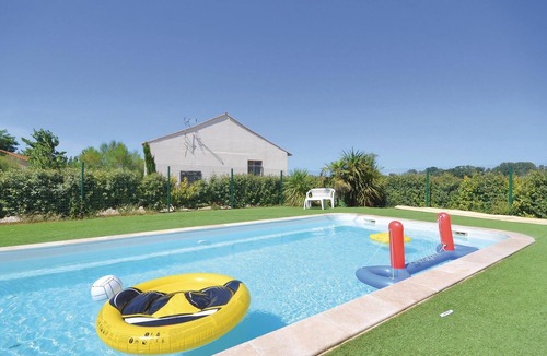 Le Sambuc House | Lovely home in Le Sambuc with WiFi