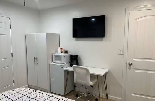 Maryvale House | Lucy's Private Room with Double Shower