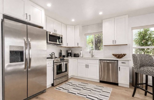 Garfield House | Lux 1-Bed Casita w/Patio, Laundry+FREE Gtd Parking