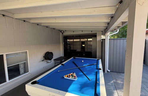 Peoria House | Lux 5BR Retreat Pool Gym Games Bar Patio Paradise