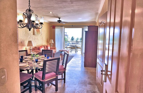 Flamingos Resort | Luxe- 1 BR