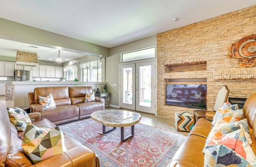 North Gateway House | Luxe Mtn-View Mansion w/Hot Tub in Phoenix!