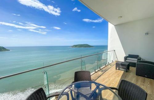 Zona Dorada Apartment | Luxe Oceanfront Condo in Golden Zone