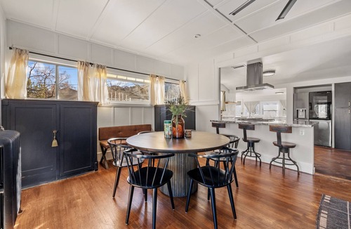 Prescott House | LuxHistoric Retreat, Whiskey Room, Mins to DT