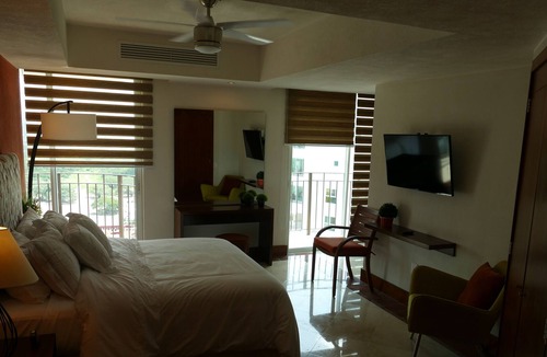 South Hotel Zone Condo | Luxurious 2bd 2 bath Oceanfront Condo in Grand Venetian