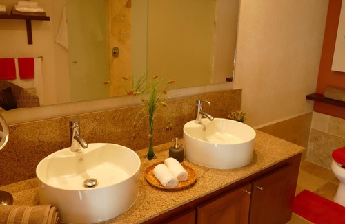 South Hotel Zone Condo | Luxurious 2bd 2 bath Oceanfront Condo in Grand Venetian