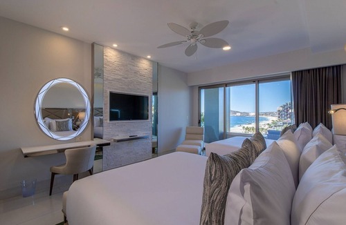 Cabo San Lucas Resort | Luxurious 3 Bedroom Oceanfront right on the beach of Cabo!