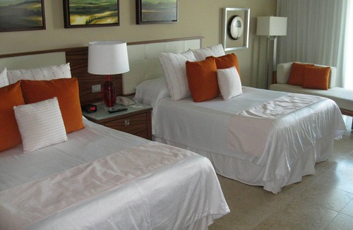 Villa Juarez Resort | Luxurious Grand Bliss, fine restaurants, free golf, beach club, Cirque du Soleil