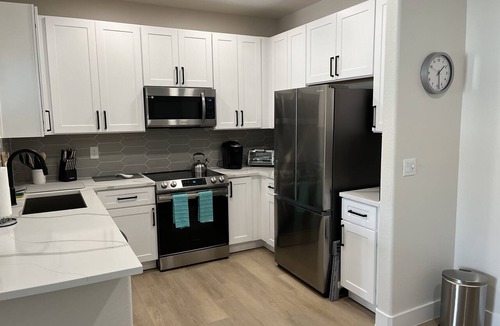 Arrowhead Ranch Apartment | Luxury 1-Bedroom Retreat Near Sports Arenas for 4 people