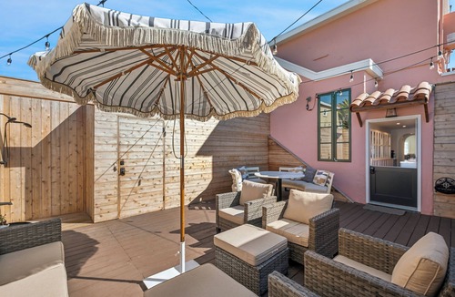 Laguna Beach Condo | Luxury 3 bed 3 bath with Ocean Views+ Steps to the Beach