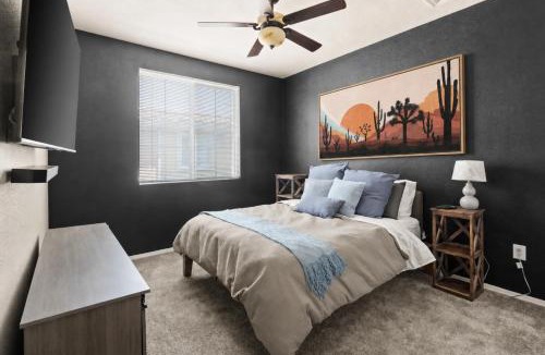 Paradise Valley Village Apartment | Luxury Cave Creek Townhome 2 King Beds Pool Hot Tub Near Golf & TPC