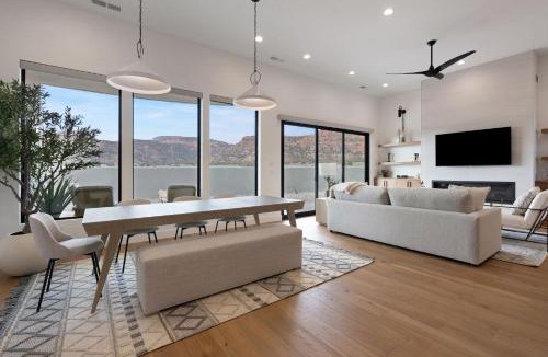 Kanab House | Luxury Desert Oasis in Kanab Near Zion Family
