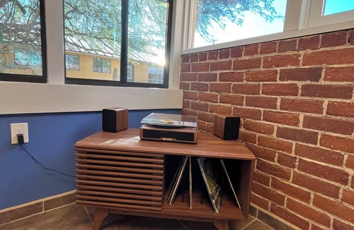 Jefferson Park House | Luxury King Bed w/Fast WiFi Near UA, Downtown Tucson, 4th Ave, Rialto and Fox