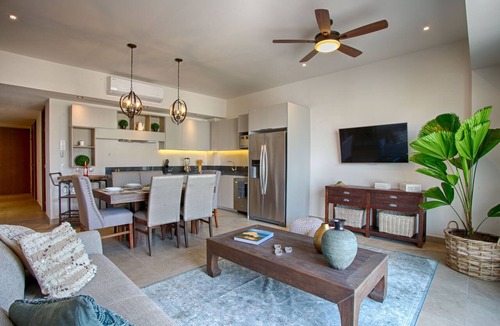 Emiliano Zapata Condo | Luxury Ocean View Condo | Pools, Hot Tubs, Gym, BBQ, Walk To The Beach