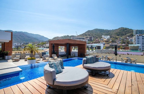 Emiliano Zapata Condo | Luxury Ocean View Condo | Pools, Hot Tubs, Gym, BBQ, Walk To The Beach