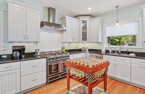 Flagstaff House | Luxury on Birch: Walk to Downtown Flag!