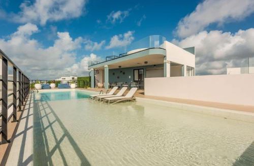Zazil-ha House | Luxury Penthouses w Rooftop Pool & Beach Access