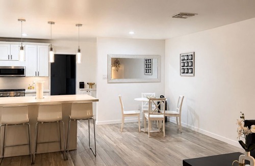 Alhambra House | Luxury Pool Home Near GCU Modern 5BR Retreat