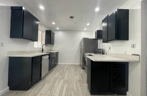 Campus Farm House | Luxury Retreat/3BR/BBQ/ Pool/Parking