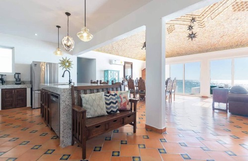 Las Conchas House | Luxury & Spacious Beachfront Home Casa Espiritu