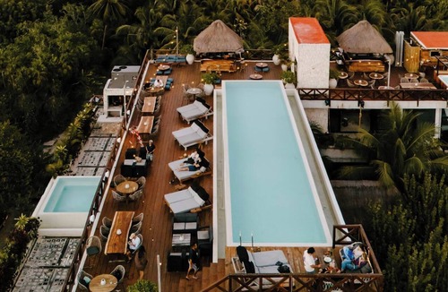 Zona Hotelera Hotel | Luxury Suite Steps from the Beach Rooftop Pool & Jacuzzi