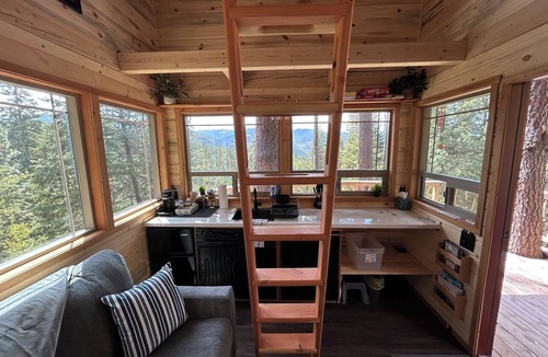 De Borgia House | Luxury treehouse with hot tub