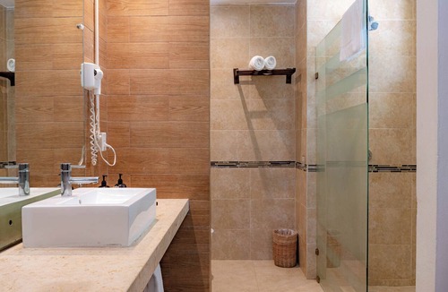 Zona Hotelera Hotel | Mía Tulum Beachfront Resort - Ocean View Suites and Beach Club