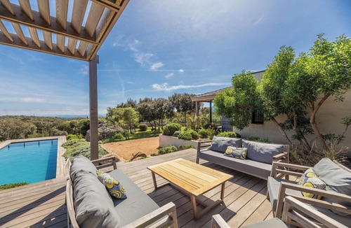 Bonifacio House | Magnificent recent villa, sea view of the Lavezzi islands, near Sperone golf course