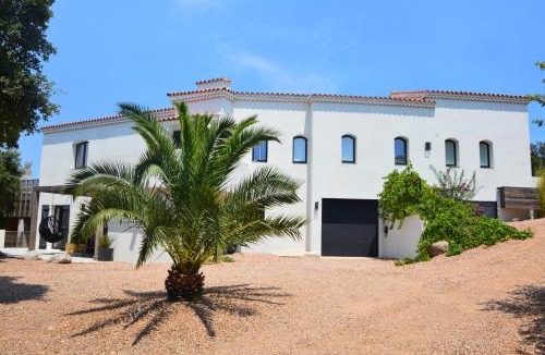Pinarellu Villa | Maison Bord'eau
