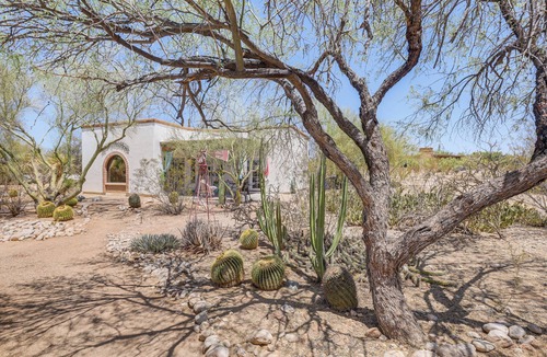 Casas Adobes Estates House | Main House + Casita: Peaceful Tucson Retreat!