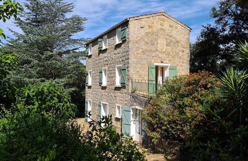 Sartene Villa | Maison de Caractère Avec Piscine