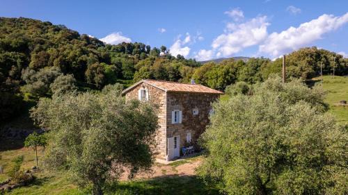 Vico House | Maison en pierre authentique - Piscine - Nature