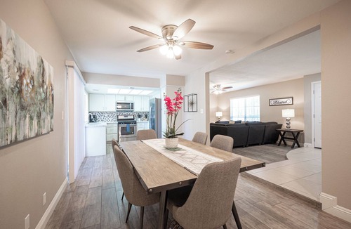 Winchester House | Marvelous three bed/two bath near Strip! w/pool!