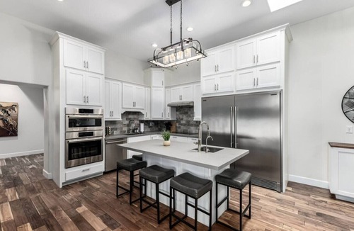 Desert View Village House | Massive Estate, Pickle Ball, Splash Pad, Mini Golf