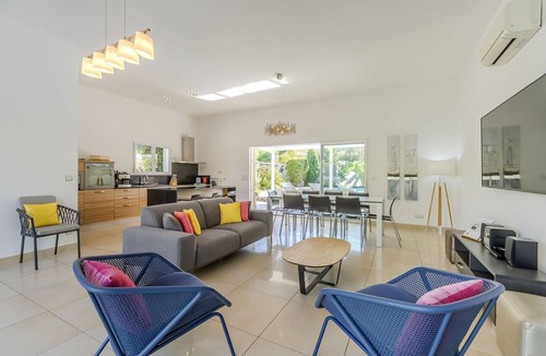 Calvi Villa | Master Suite Villa featuring a Private Pool, Garden, Parking and Spa