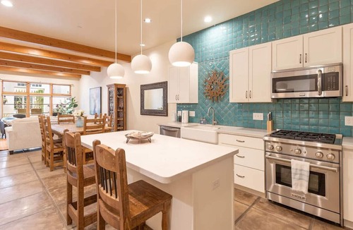 Menlo Park House | Mercado San Agustin/2 BR 2.5 BA/Patio/Garage