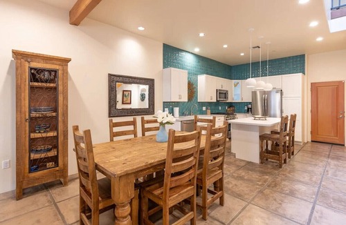 Menlo Park House | Mercado San Agustin/2 BR 2.5 BA/Patio/Garage