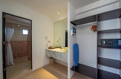 Centro Hotel | Mérida Getaway: Superior King Room with Outdoor Pool, WiFi & Relaxing Terrace