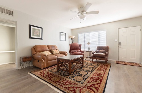 Encanto Apartment | Midtown 2BR by St. Joseph's | *Covered Parking*