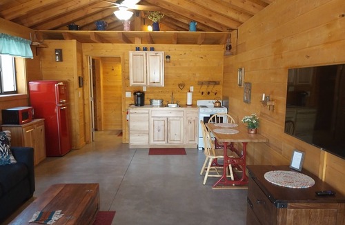 Cottonwood Cabin | Miners Cabin - New Private and Cozy