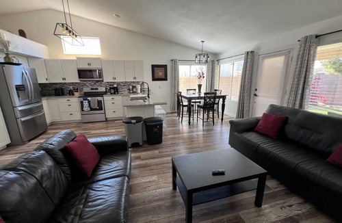 Peoria House | Minutes from Arrowhead and Westgate