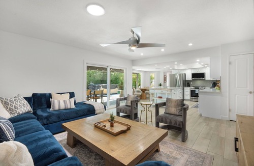 Covey House | Minutes from Shopping, Dining & Golf + Hot Tub
