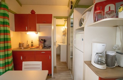 Pianotolli-Caldarello House | Mobile Home 'Chalet Confort Proche De La Mer' with Shared Pool, Private Terrace and Air Conditioning