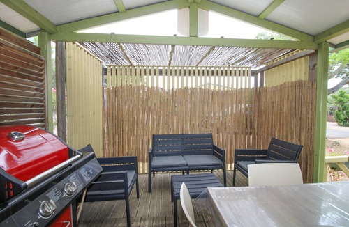 Pianotolli-Caldarello House | Mobile Home 'Chalet Confort Proche De La Mer' with Shared Pool, Private Terrace and Air Conditioning