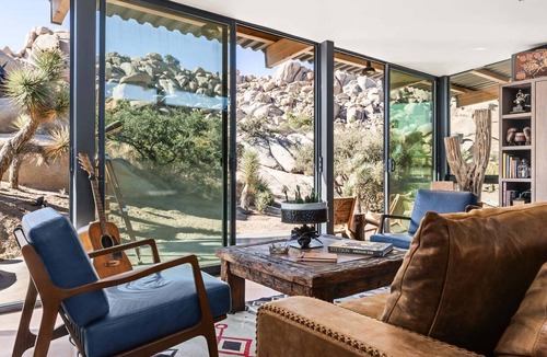 Pioneertown House | Mod West Ranch: 5-acre Boulder Playground