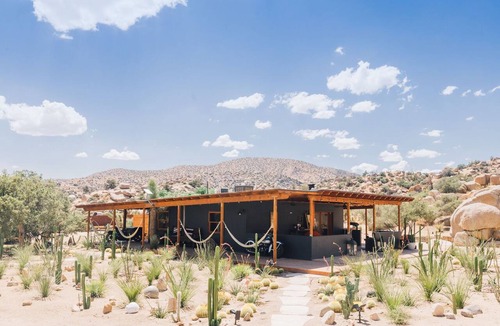 Pioneertown House | Mod West Ranch: 5-acre Boulder Playground