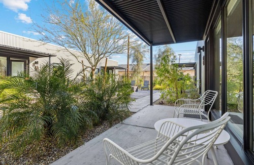 Camelback East Apartment | Modern 1-bedroom Apartment - 80 Walkscore!
