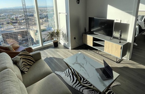 Evans Churchill Apartment | Modern 1BDR Artist/Entreprenuer Oasis in Downtown Phoenix
