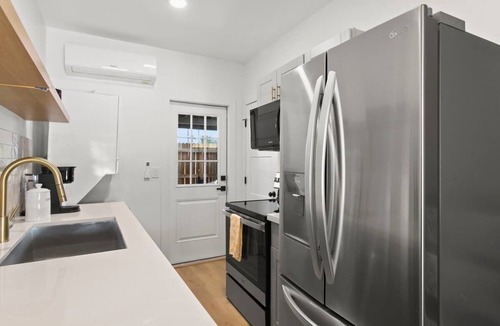 Encanto House | Modern 2-Story Midtown Loft + Covered Parking