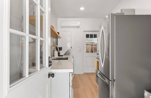 Encanto House | Modern 2-Story Midtown Loft + Covered Parking